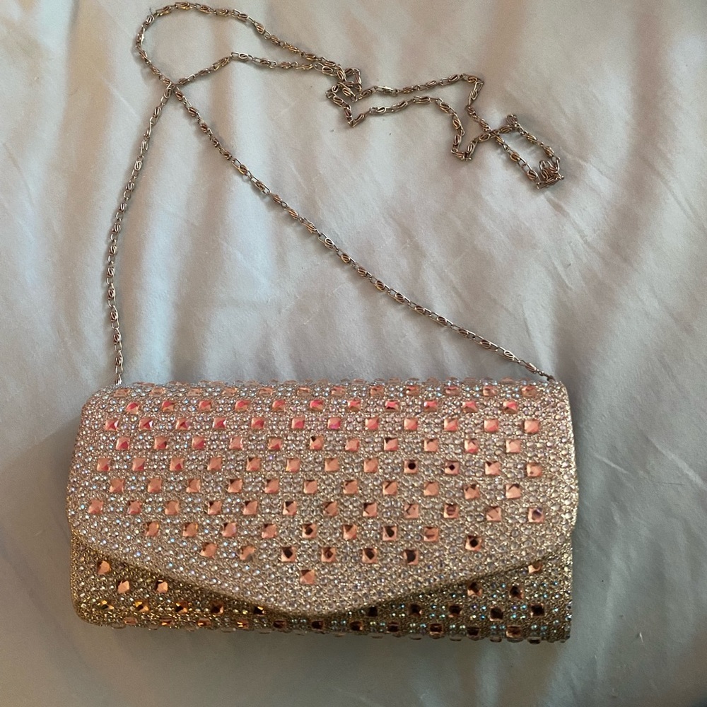 Champagne clutch